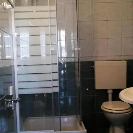 Fuer Vier Personen Mit Terrasse 아파트