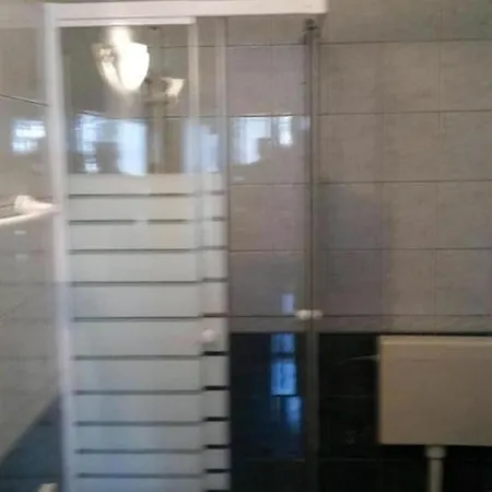 Fuer Vier Personen Mit Terrasse 아파트