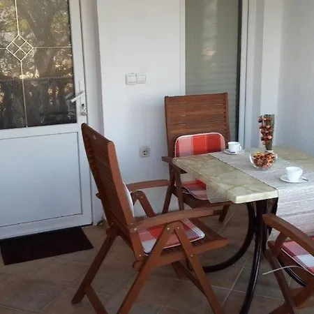 아파트 Fuer Vier Personen Mit Terrasse