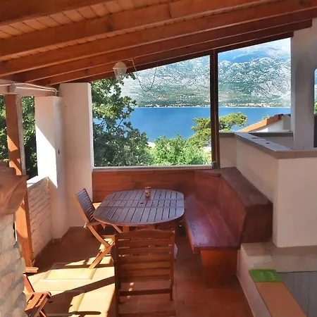 Fuer Vier Personen Mit Terrasse Apartmán